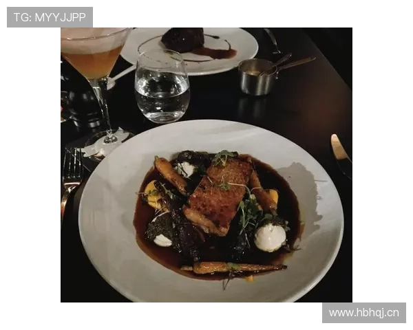 哈兰德家冰箱里塞满牛排，训练完直接生啃